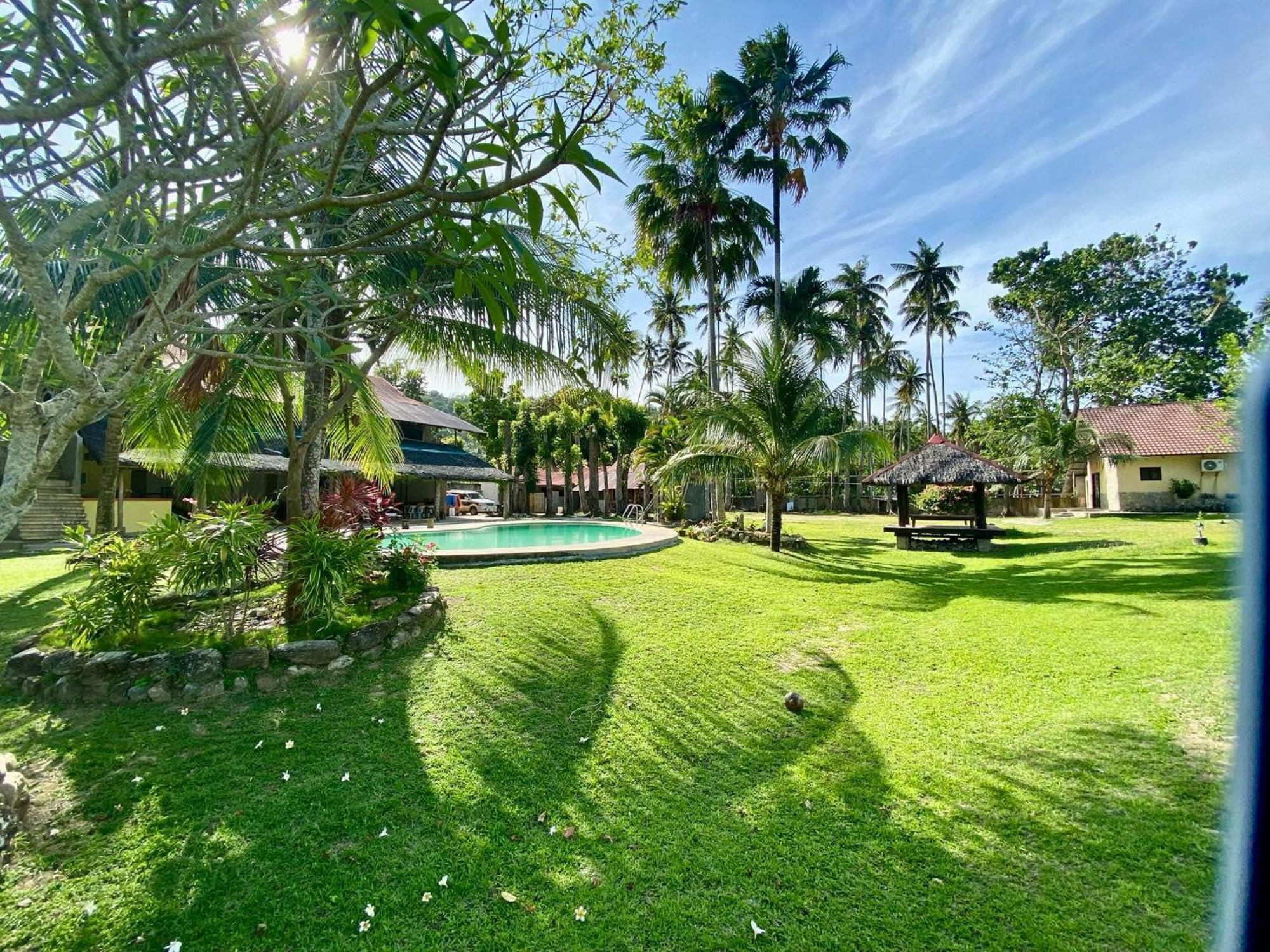 Oceana Hotel & Beach Resort Puerto Galera Exterior photo